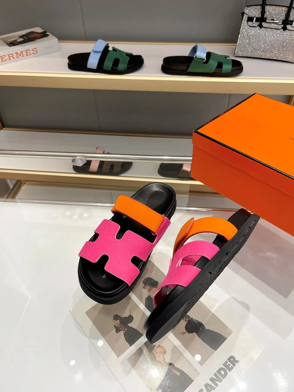 👟👟Ex-factory price 440👟👟Men's +10 HERMES Chypre sandals, popular slippers are now on the market🔥🔥🔥. The original shoes at the counter are carefully made from molds. They are the favorite luxuries of big-name celebrities. High quality creates classics. You are welcome to repost the pictures and sell them!  Size: Women’s size: 35-42 Men’s size: 39-46